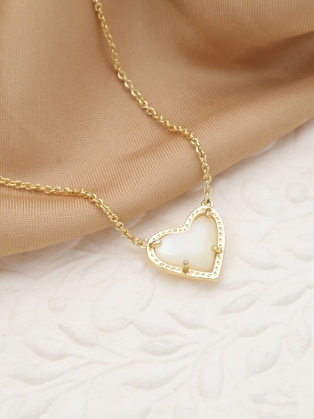 Kendra Scott Ari Heart Gold Ivory Mother-of-Pearl Necklace - Picture 2 of 2